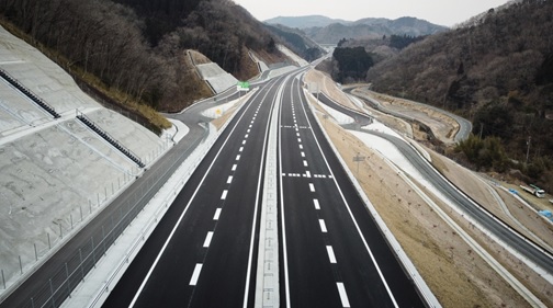 Read more about the article 道路事業部：『中国横断自動車道　たつの舗装工事』完了しました。